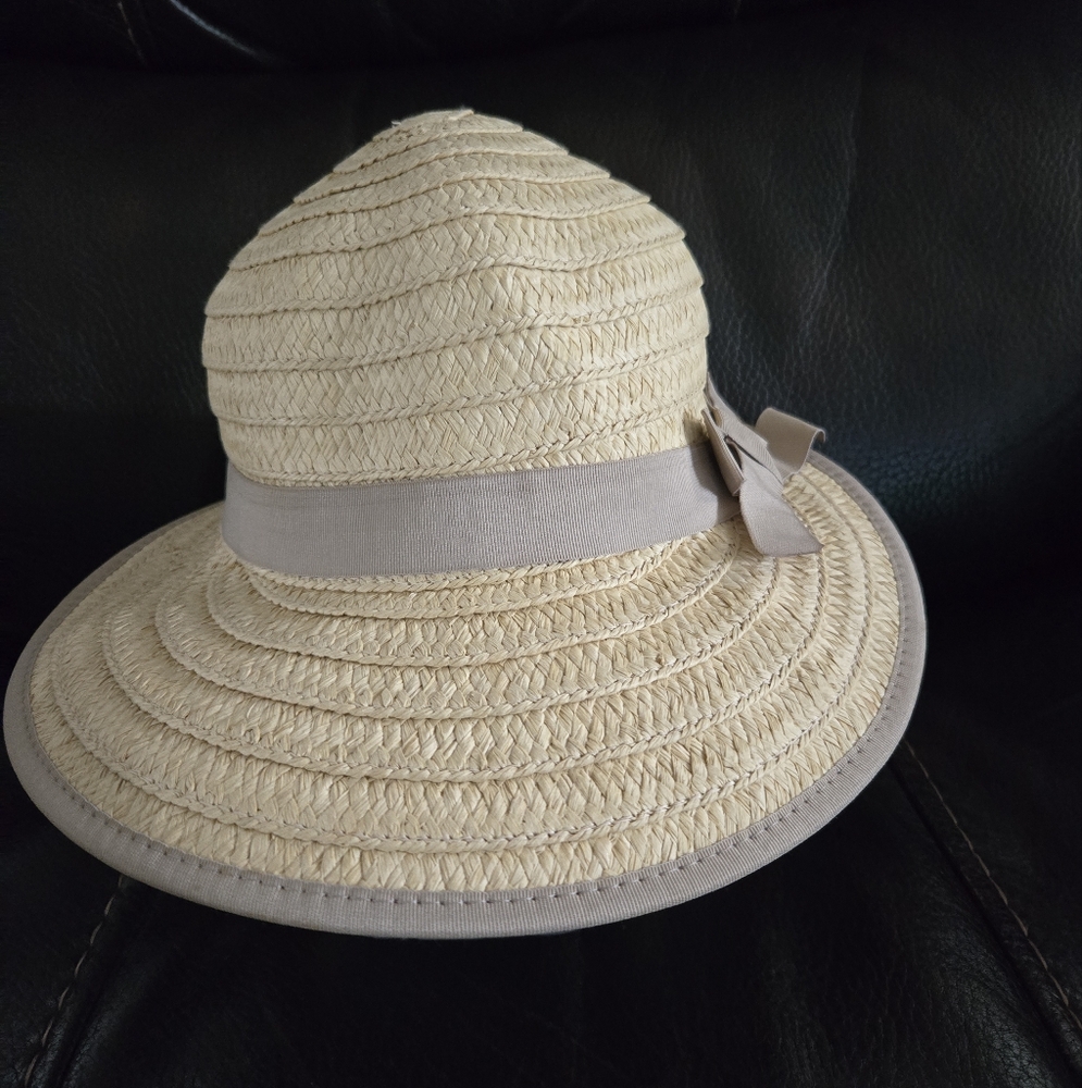 Elegant Beige Sun Hat with Bow